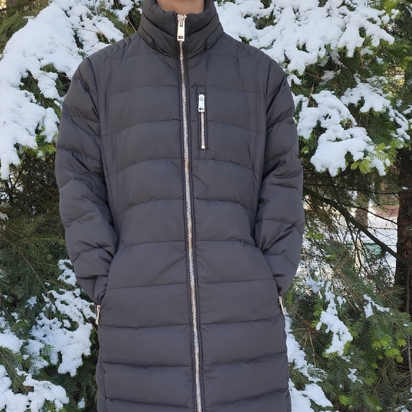 Michael Kors Large Black Puffer Coat with Gold Zippers - Picture 2 of 11